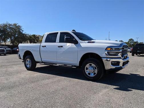 2025 RAM 2500 Tradesman Crew Cab 4x4 6'4' Box