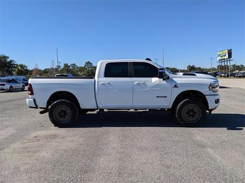 2023 RAM 2500 Laramie Crew Cab 4x4 6'4' Box