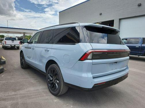 Gray Mist 2025 Lincoln Navigator Reserve