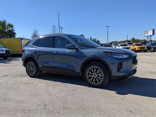 2026 Ford Escape PHEV SE
