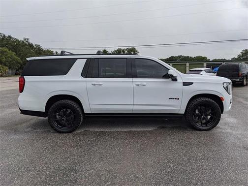 2023 GMC Yukon XL 4WD AT4