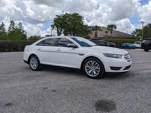 White Platinum Clearcoat Metallic 2018 Ford Taurus Limited