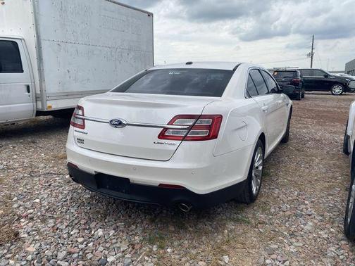 White Platinum Clearcoat Metallic 2018 Ford Taurus Limited