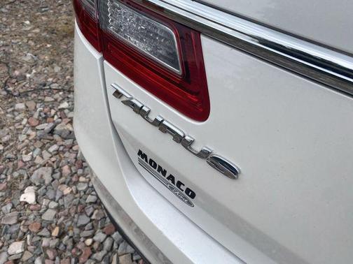White Platinum Clearcoat Metallic 2018 Ford Taurus Limited
