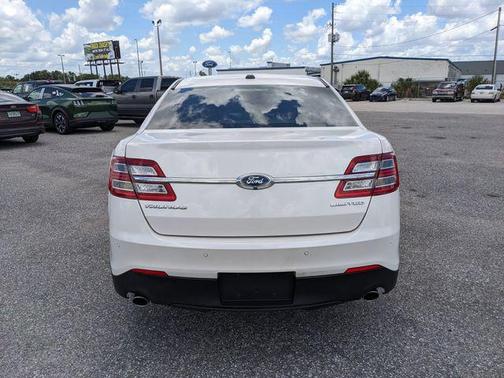 White Platinum Clearcoat Metallic 2018 Ford Taurus Limited