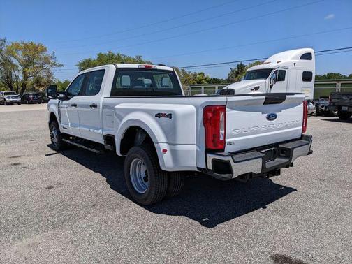 Oxford White 2026 Ford F-350 XL