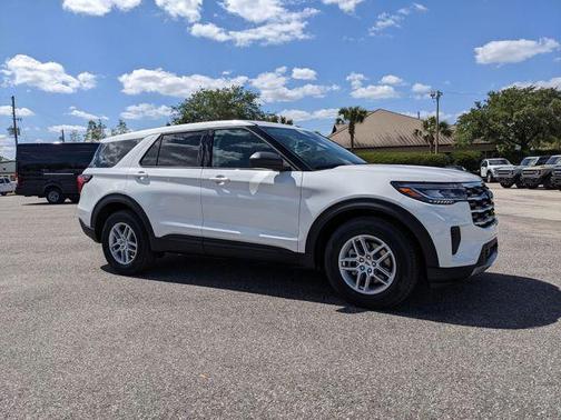 Star White Metallic Tri-Coat 2026 Ford Explorer Active