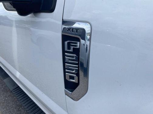 Oxford White 2017 Ford F-250 XLT