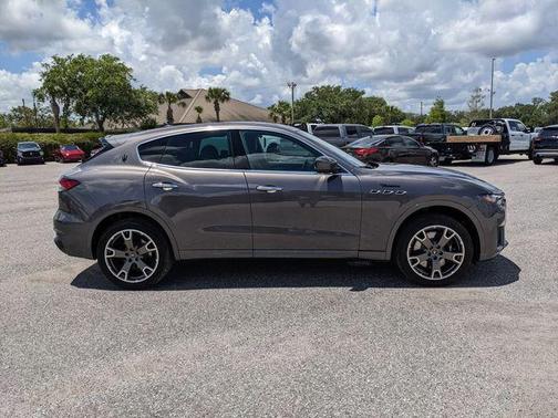 Grigio 2023 Maserati Levante Modena