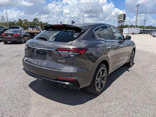 Grigio 2023 Maserati Levante Modena