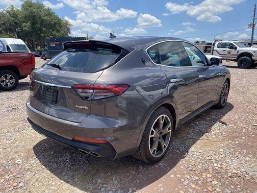 Grigio 2023 Maserati Levante Modena