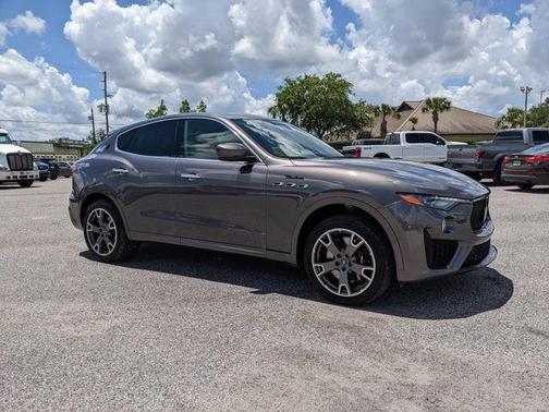 Grigio 2023 Maserati Levante Modena