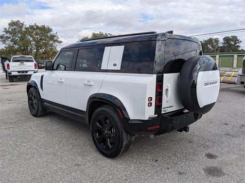 2024 Land Rover Defender 110 P400 X-Dynamic SE