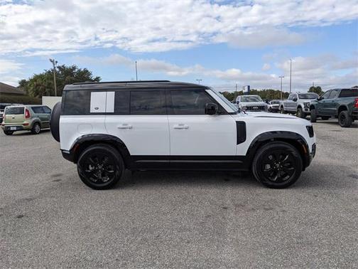 2024 Land Rover Defender 110 P400 X-Dynamic SE