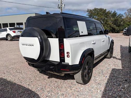 2024 Land Rover Defender 110 P400 X-Dynamic SE