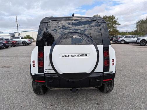 2024 Land Rover Defender 110 P400 X-Dynamic SE