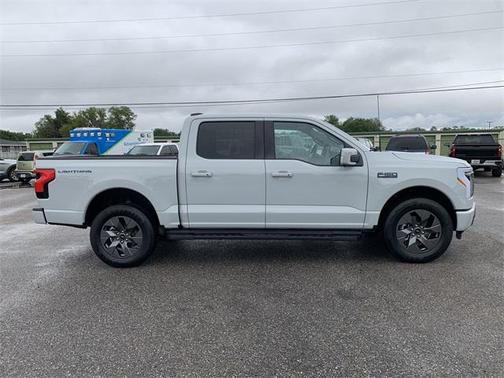 2024 Ford F-150 Lightning LARIAT
