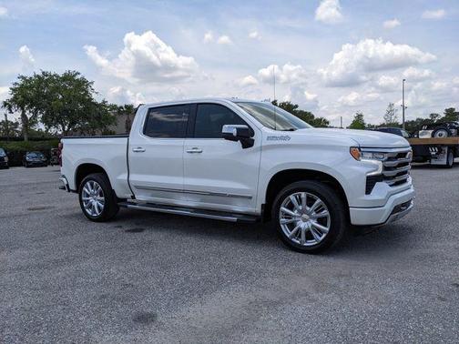 Iridescent Pearl Tricoat 2025 Chevrolet Silverado 1500 High Country