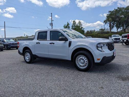 White Metallic 2025 Ford Maverick XL