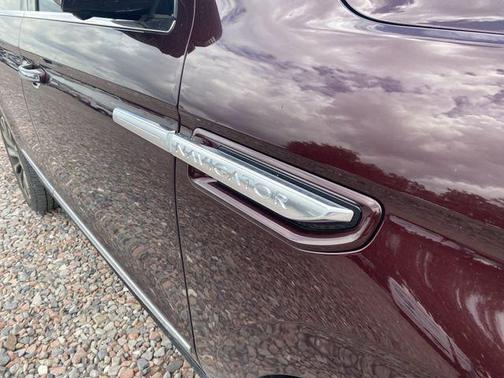 Burgundy 2019 Lincoln Navigator Select