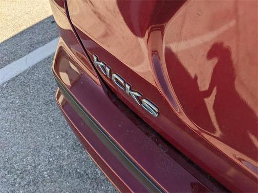 2023 Nissan Kicks SR