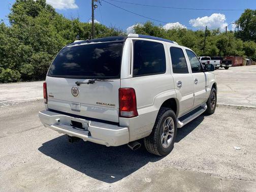 Diamond White 2002 Cadillac Escalade Base