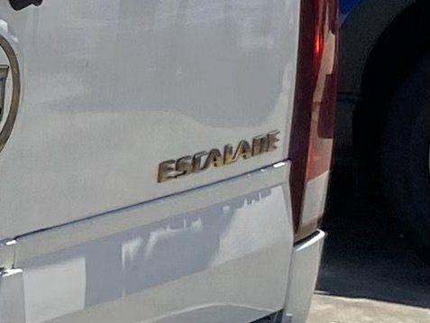 Diamond White 2002 Cadillac Escalade Base