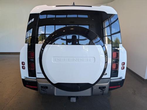 2023 Land Rover Defender 130 X-Dynamic SE