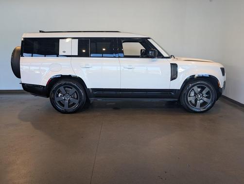 2023 Land Rover Defender 130 X-Dynamic SE