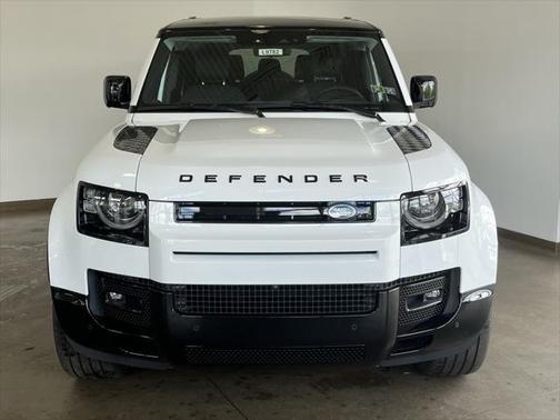 2025 Land Rover Defender 130 P400 X-Dynamic SE
