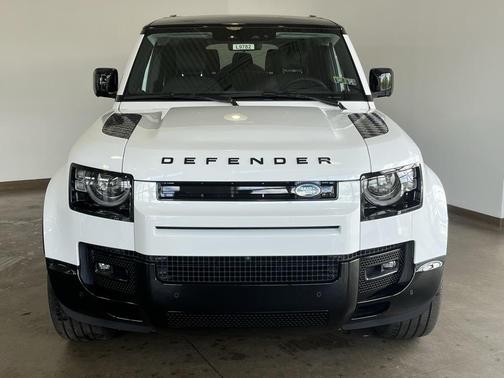 2025 Land Rover Defender 130 P400 X-Dynamic SE