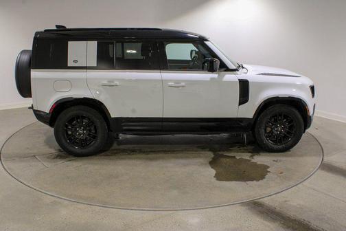 Fuji White 2022 Land Rover Defender 110 X-Dynamic SE