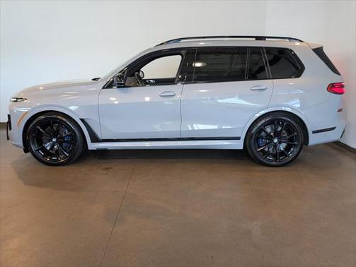 2024 BMW X7 M60i