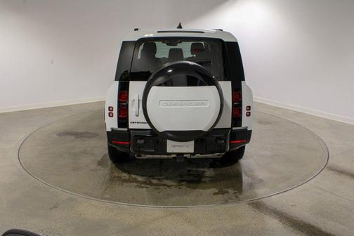 2024 Land Rover Defender 130 P400 X-Dynamic SE