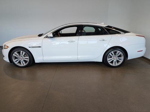 2014 Jaguar XJ Base
