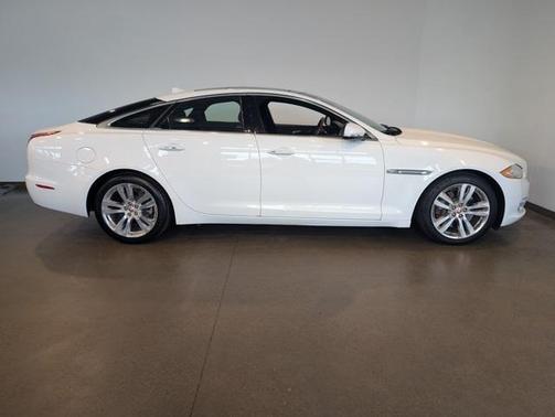 2014 Jaguar XJ Base