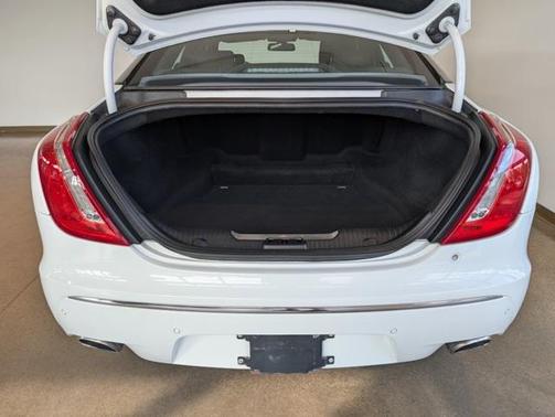 2014 Jaguar XJ Base
