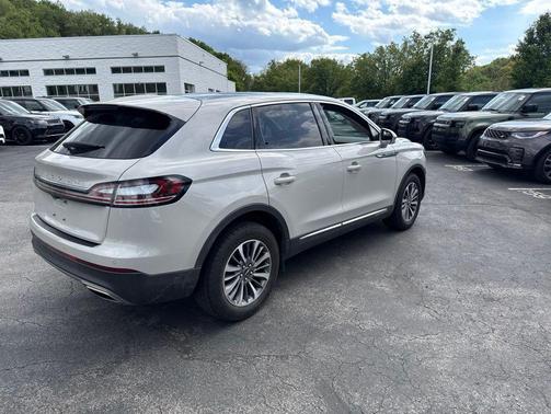 Ceramic Pearl Metallic Tinted Clearcoat 2022 Lincoln Nautilus Reserve
