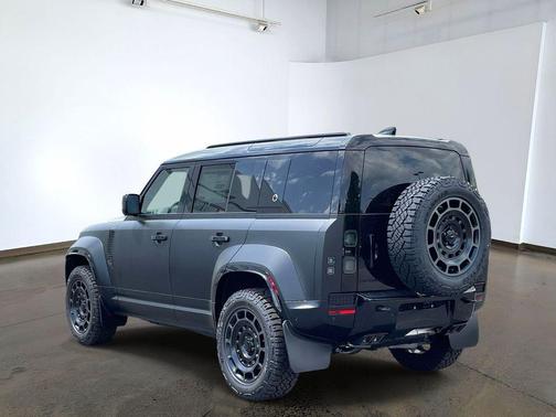 Narvik Black 2026 Land Rover Defender P635 OCTA Black