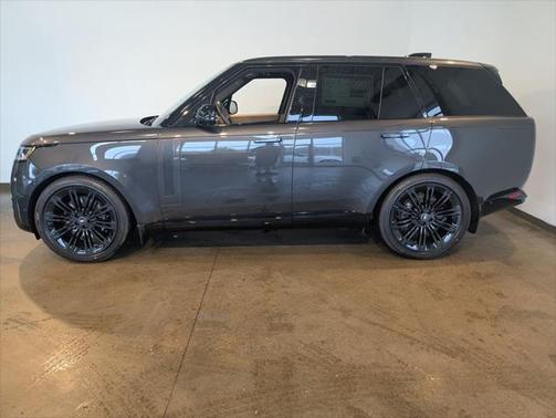 2025 Land Rover Range Rover P530 SE