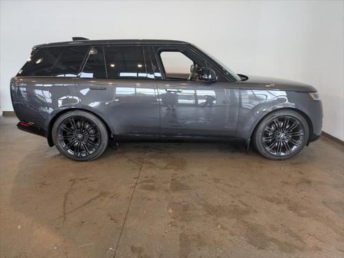2025 Land Rover Range Rover P530 SE