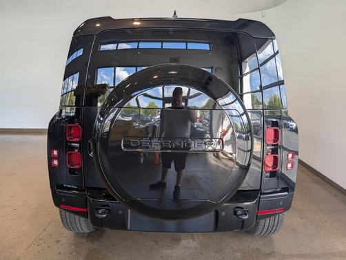 2025 Land Rover Defender 110 P400 X-Dynamic SE