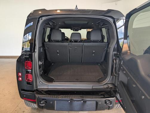 2025 Land Rover Defender 110 P400 X-Dynamic SE
