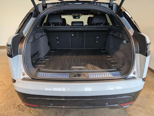 2026 Land Rover Range Rover Velar P250 SE R-Dynamic