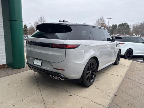 2025 Land Rover Range Rover Sport SE