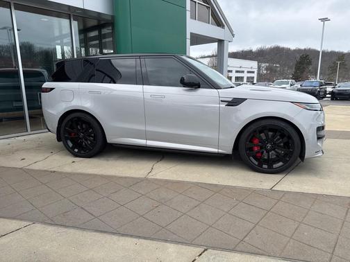 2025 Land Rover Range Rover Sport SE