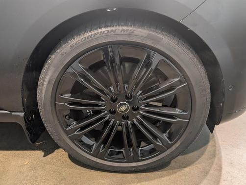 2025 Land Rover Range Rover P530 SE 7 Seat