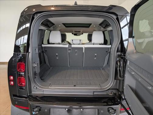 2025 Land Rover Defender 110 P400 X-Dynamic SE