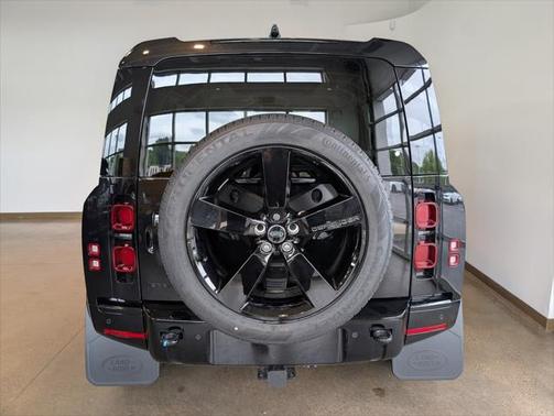 2025 Land Rover Defender 110 P400 X-Dynamic SE