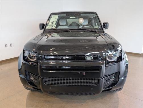 2025 Land Rover Defender 110 P400 X-Dynamic SE